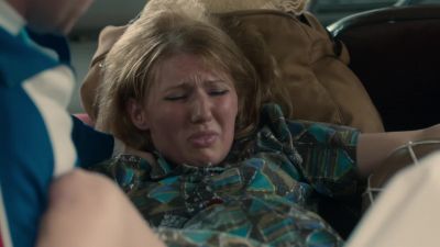 The head's out. When
you're ready, another push. - Call the Midwife