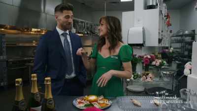 - The heat?
- Yeah. - Curious Caterer: Fatal Vows