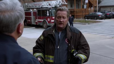 - The hell you doing,
McHolland? - Chicago Fire