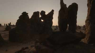 The high temperatures here
create scouring winds - Prehistoric Planet