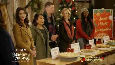 The highest bidder per pie
gets a photo with the baker, - Christmas On My Mind