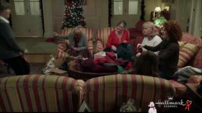 The inn hosts a sewing circle
twice a month - Entertaining Christmas