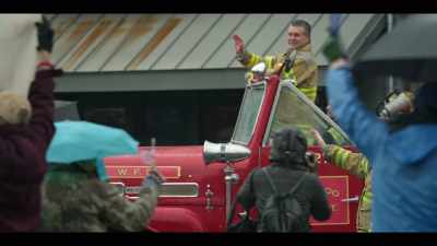 The Iowa Main Street parade - The Girls on the Bus
