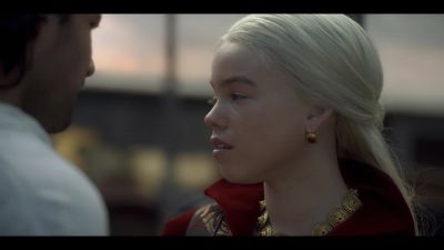 The Iron Throne looms larger than me, - House of the Dragon