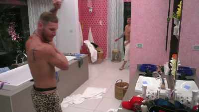 >> THE ISLANDERS GET READY FOR
WESTON'S COWBOY PARTY WITH A - Love Island