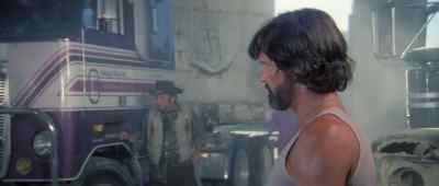 - The keys! Where are the keys?
- Let's look in the back. - Convoy