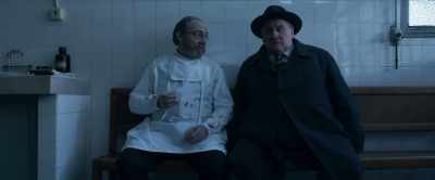 - The kind that dives into bed with clients?
- That sleeps more or less - Maigret