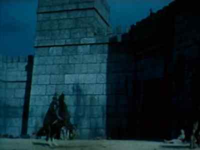 The king approaches with his army! - Esther and the King