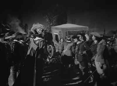- The King!
- Fall in... - Cyrano de Bergerac