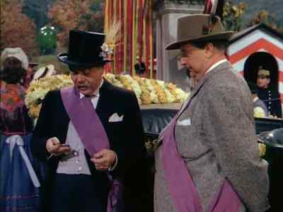 The lady ambassador is late. - Call Me Madam