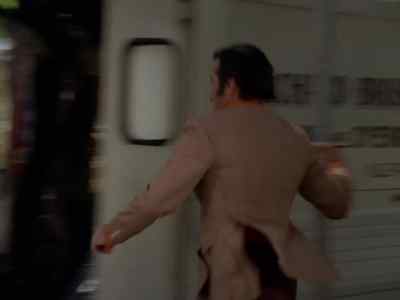 The lady in beige standing there,
did you see her? - Mission: Impossible