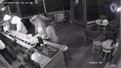 The lamp is covering the person's
face completely. - Killers: Caught on Camera
