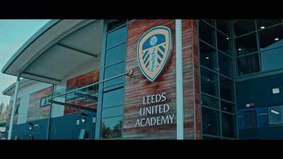 The last time he called
a press conference like this, - Take Us Home: Leeds United