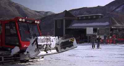The lifts don't open till 9. - Aspen Extreme