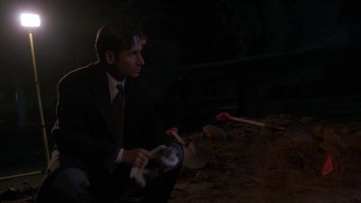 The ligature marks
on the victim's neck - The X-Files