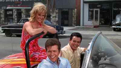 The light's changed.
Let them go on through. - Hot Rods to Hell