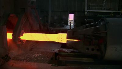 THE MANIPULATOR AND THE FORGING
MACHINE WORK AS A TEAM, - How It's Made