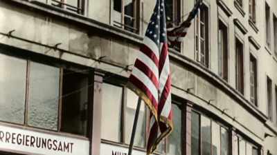 THE MARSHALL PLAN IS HELPING
REBUILD WESTERN EUROPE - America in Color