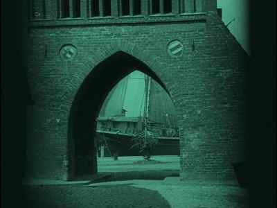 The master is near...
The master is near! - Nosferatu