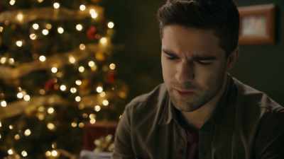 The Maxwells never sought
the spotlight." - Christmas Jars