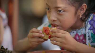 The Maya tradition
of cooking underground - Eva Longoria: Searching for Mexico