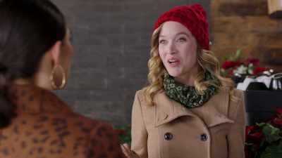 "The Mayor of
Christmas-Town", - Mistletoe & Menorahs