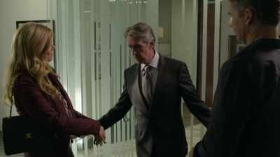 - The Meehans.
Uh, come with me, please. - Dirty John