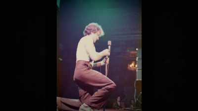 The mics go down, they die, - Robin Williams: Come Inside My Mind