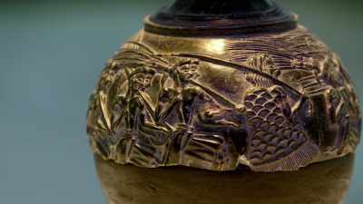 The Minoans' wealth came
from commerce. - Raiders of the Lost Past with Janina Ramirez