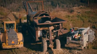 The Moose Creek
trommel is now ready - Gold Rush