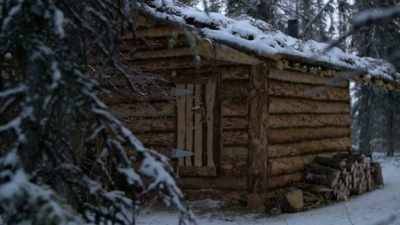 The mouth has movement,
it's pretty malleable. - Life Below Zero: Next Generation