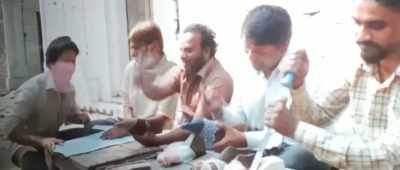 The needle is upright,
the thread is dancing. - Sui Dhaaga - Made in India