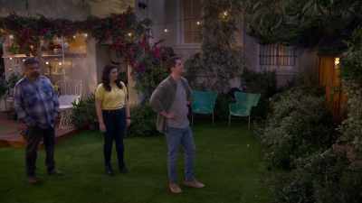 The neighbors put up a net - Lopez vs Lopez