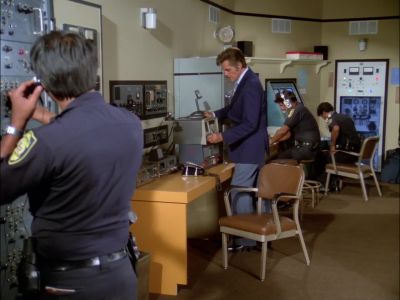 The networks are standing by
with a hookup, sir. - Hawaii Five-O