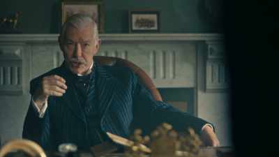 THE NEW IRISH DIVISION'S
LOOKING FOR A CHIEF INSPECTOR. - Miss Scarlet and the Duke
