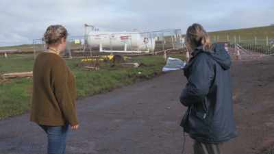 The only problem is
these big gas canisters, - Game of Thrones: The Last Watch