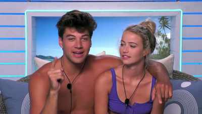 >> THE ONLY REASON I DIDN'T
GUESS IT BECAUSE I'M NOT A FAN - Love Island