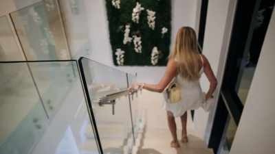 The only reason that she cares
what time I'm going to be ready - The Real Housewives Ultimate Girls Trip
