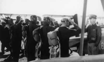 The other three students
had previous flight training, I had none. - The Bloody Hundredth