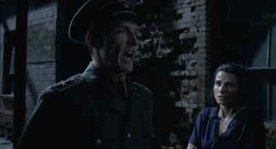 The others, put your clothes on\Nand come back here. - The Pianist