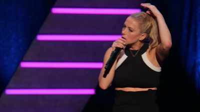 The pace with which the bride walks
is unnerving, right? - Iliza Shlesinger: Unveiled