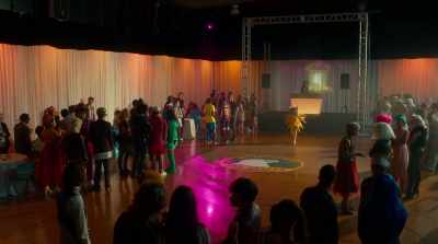 - The Peacock!
- ♪ Everybody gather round now ♪ - Dora and the Lost City of Gold