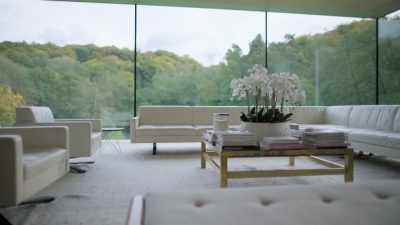 The pillarless glass
wraps around two walls, - Extraordinary Escapes with Sandi Toksvig