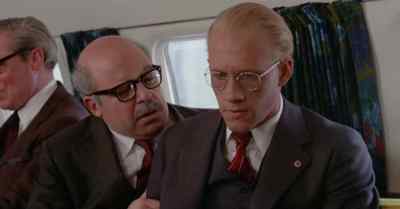 - The plane's gonna crash.
- Oh, come on, Billy boy! - Slaughterhouse Five