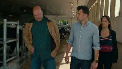 - The police think someone's
been poisoning them? - Burden of Truth