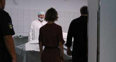 The policeman took a step back when
the pathologist pulled back the sheet. - Afire