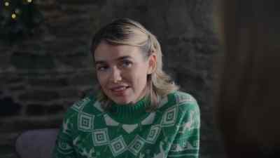 - The pop star?
- Oh! You're Caity Evans! - 'Tis the Season to Be Irish