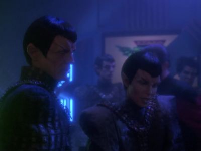 - The pressure has jumped.
- I can't control the chamber. - Star Trek: The Next Generation