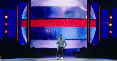 The prompter guy: "What are you doing?"
"I got this." - Hasan Minhaj: Homecoming King