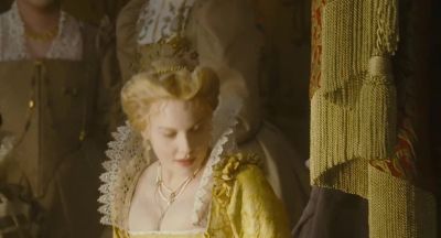 The puddle man is outside Majesty - Elizabeth: The Golden Age